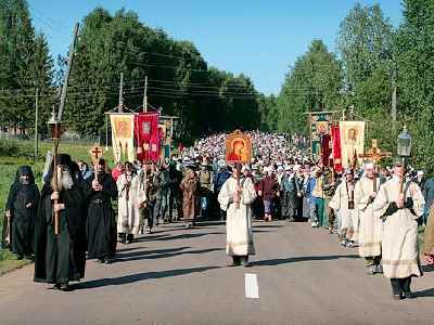 Богослужение, крестный ход. Фото: rian.ru Богослужение, крестный ход. Фото: rian.ru