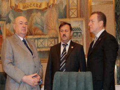 Владимир Ермолаев (в центре). Фото blaginin.net Владимир Ермолаев (в центре). Фото blaginin.net