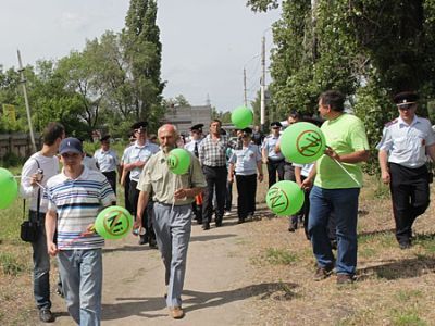 Прогулка защитников Хопра. Фрагмент фото с сайта savekhoper.ru Прогулка защитников Хопра. Фрагмент фото с сайта savekhoper.ru