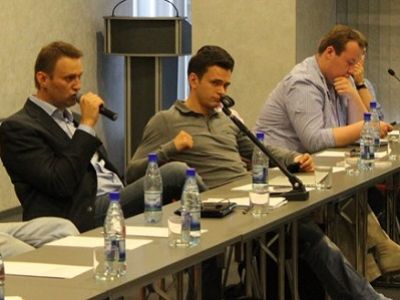 Алексей Навальный на заседании КС. Фото из блога styazshkin.livejournal.com Алексей Навальный на заседании КС. Фото из блога styazshkin.livejournal.com