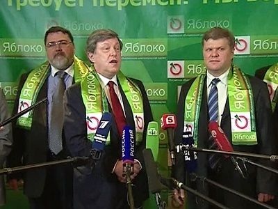 Григорий Явлинский и Сергей Митрохин. Фото из блога vg-saveliev.livejournal.com Григорий Явлинский и Сергей Митрохин. Фото из блога vg-saveliev.livejournal.com