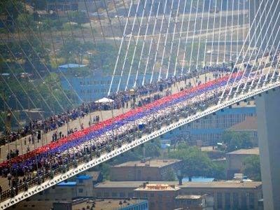 Живой флаг России (itar-tass.com) Живой флаг России (itar-tass.com)