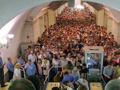 Толпа в метро. Фото news.bbc.co.uk Толпа в метро. Фото news.bbc.co.uk