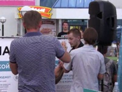 Активисты "Другой России" на встрече Навального (grani.ru)