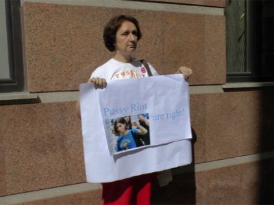 Пикет в поддержку Pussy Riot. (grani.ru) Пикет в поддержку Pussy Riot. (grani.ru)