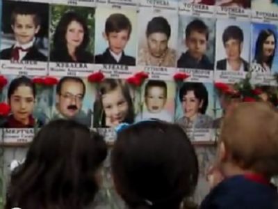 Беслан. Круг памяти 1 сентября. Кадр из ролика youtu.be/eeIU15OTbN8 Беслан. Круг памяти 1 сентября. Кадр из ролика youtu.be/eeIU15OTbN8