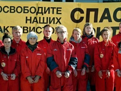 Активисты Greenpeace у посольства России в Копенгагене. Фото: Jens Dresling / AP Активисты Greenpeace у посольства России в Копенгагене. Фото: Jens Dresling / AP