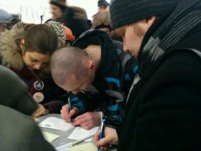 Владимир Акименков во время акции "Новогодняя почта". Фото: twitter.com Владимир Акименков во время акции "Новогодняя почта". Фото: twitter.com