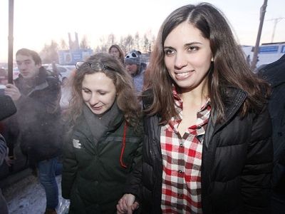 Мария Алехина и Надежда Толоконникова. Фото: Reuters   Мария Алехина и Надежда Толоконникова. Фото: Reuters