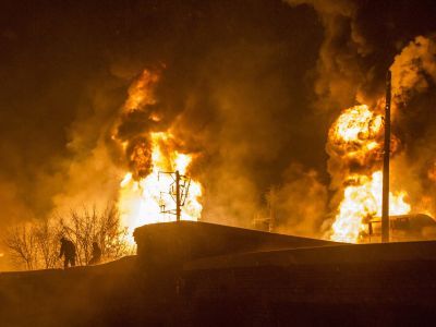 Пожар. Фото: Лиза Охайзина, Каспаров.Ru Пожар. Фото: Лиза Охайзина, Каспаров.Ru