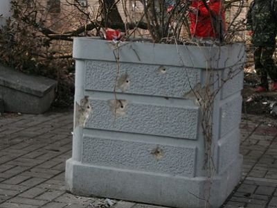 Расстрелянная тумба. Фото из фейсбука Аркадия Бабченко Расстрелянная тумба. Фото из фейсбука Аркадия Бабченко