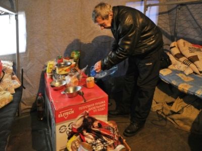 Палаточный лагерь для бездомных в Ярославле (www.yarnews.net) Палаточный лагерь для бездомных в Ярославле (www.yarnews.net)