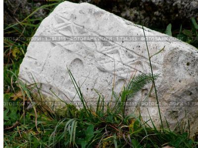 Надгробие 16 века. Фото: lori.ru Надгробие 16 века. Фото: lori.ru