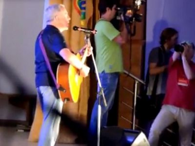 Андрей Макаревич в Славянске. Скрин из видеозаписи, источник - nn.by Андрей Макаревич в Славянске. Скрин из видеозаписи, источник - nn.by