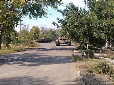 Новоазовск, танки "ополчения", 27.08. Источник - https://twitter.com/euromaidan Новоазовск, танки "ополчения", 27.08. Источник - https://twitter.com/euromaidan