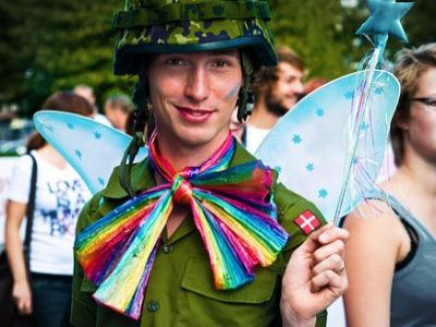 Геи против Армии. Фото: newsotherwisejuicy.dtiblog.com Геи против Армии. Фото: newsotherwisejuicy.dtiblog.com