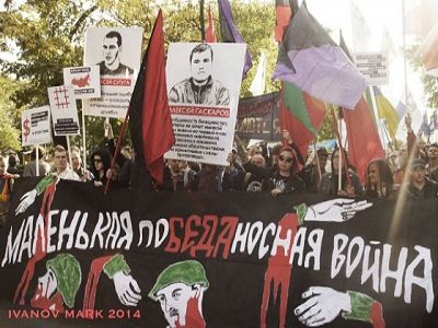 "Маленькая бедоносная война". Плакат на Марше мира. Источник - М.Иванов, /material.php?id=541FD53D5D83D