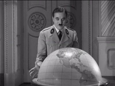 Ч.Чаплин в фильме "Великий диктатор", танец с глобусом. Источник - http://pit.dirty.ru/ Ч.Чаплин в фильме "Великий диктатор", танец с глобусом. Источник - http://pit.dirty.ru/