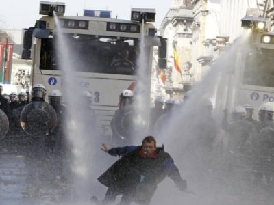 Полицейские водометы. Фото: Рremia.mn.ru Полицейские водометы. Фото: Рremia.mn.ru