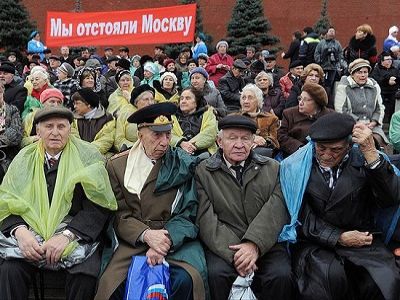 Ветераны на Красной площади. Источник - http://www.kommersant.ru/gallery/2692578 Ветераны на Красной площади. Источник - http://www.kommersant.ru/gallery/2692578