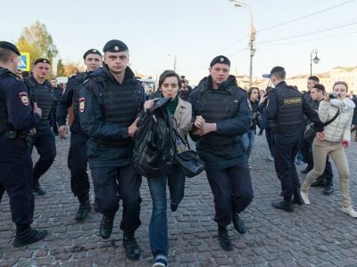 Задержания на Болотной площади 6 мая 2015 года. Фото: Константин Бородин Задержания на Болотной площади 6 мая 2015 года. Фото: Константин Бородин
