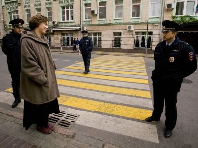 Ольга Николаенко на пикете посольства Азербайджана. Фото: Виталий Кавтарадзе Ольга Николаенко на пикете посольства Азербайджана. Фото: Виталий Кавтарадзе