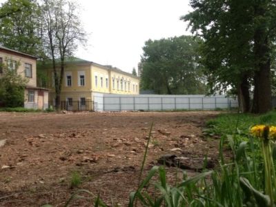 Забор на месте сноса. Фото: Евгений Соседов Забор на месте сноса. Фото: Евгений Соседов