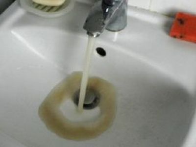 Негодная вода. Фото: Павел Валерин, Каспаров.Ru Негодная вода. Фото: Павел Валерин, Каспаров.Ru