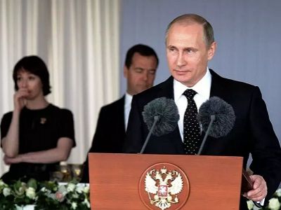 В.Путин на торжественном приеме 12.6.15. Источник - http://www.kremlin.ru/events/president/news/49699 В.Путин на торжественном приеме 12.6.15. Источник - http://www.kremlin.ru/events/president/news/49699