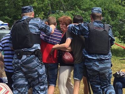 "Торфянка", задержания. Фото: instagram.com/plushev/ "Торфянка", задержания. Фото: instagram.com/plushev/