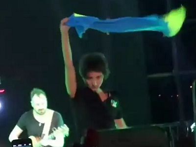 Земфира на концерте в Тбилиси (скрин). Источник - cyxymu.livejournal.com Земфира на концерте в Тбилиси (скрин). Источник - cyxymu.livejournal.com