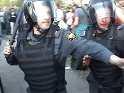 "Потерпевший" Евгений Гаврилов 6 мая 2012 года. Фото: grani.ru "Потерпевший" Евгений Гаврилов 6 мая 2012 года. Фото: grani.ru