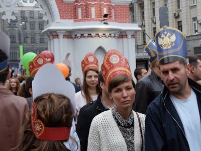 Кивера и кокошники, Москва, День города-2015. Источник - http://styazshkin.livejournal.com/1230522.html Кивера и кокошники, Москва, День города-2015. Источник - http://styazshkin.livejournal.com/1230522.html