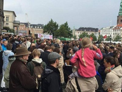 Дания, митинг сторонников помощи беженцам. Источник - https://www.facebook.com/varfolomeev Дания, митинг сторонников помощи беженцам. Источник - https://www.facebook.com/varfolomeev