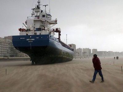 Корабль на мели. Фото: trinixy.ru Корабль на мели. Фото: trinixy.ru