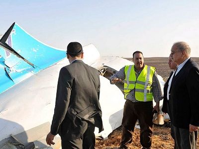 Место катастрофы А-321, премьер-министр Египта И.Шариф. Фото Reuters, источник - www.gazeta.ru Место катастрофы А-321, премьер-министр Египта И.Шариф. Фото Reuters, источник - www.gazeta.ru