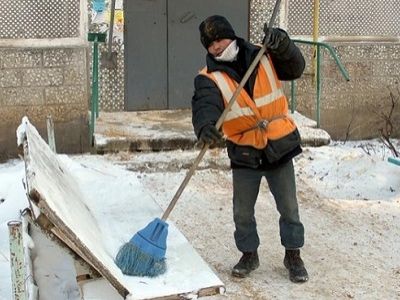 Дворник-гастарбайтер. Источник - affror.kz Дворник-гастарбайтер. Источник - affror.kz
