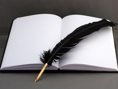 Перо, книга. Фото: zalpoeta.net Перо, книга. Фото: zalpoeta.net