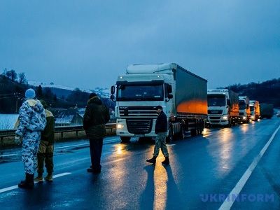 Блокировка фур активистами в Украине. Фото: ukrinform.ru Блокировка фур активистами в Украине. Фото: ukrinform.ru