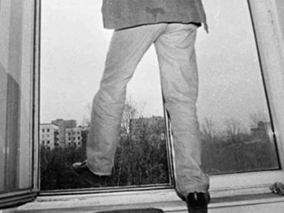 Прыжок из окна. Фото: zapad24.ru Прыжок из окна. Фото: zapad24.ru