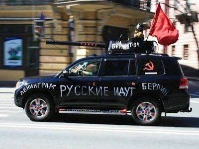 Автомобиль, наряженный под танк. Публикуется в www.facebook.com/MikhailEzhoFF Автомобиль, наряженный под танк. Публикуется в www.facebook.com/MikhailEzhoFF