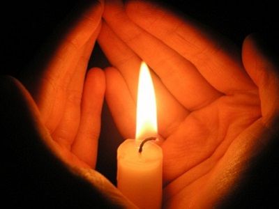 Горящая свеча. Источник - kaladginskoesp.ru Горящая свеча. Источник - kaladginskoesp.ru