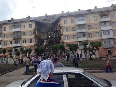 Обрушение подъезда в Междуреченске. Фото: twitter.com/skrount/ Обрушение подъезда в Междуреченске. Фото: twitter.com/skrount/