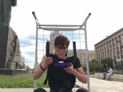 Катрин Ненашева, акция "На-казание". Фото - Александры Лавровой, источник - www.facebook.com/sasha.lavrova Катрин Ненашева, акция "На-казание". Фото - Александры Лавровой, источник - www.facebook.com/sasha.lavrova