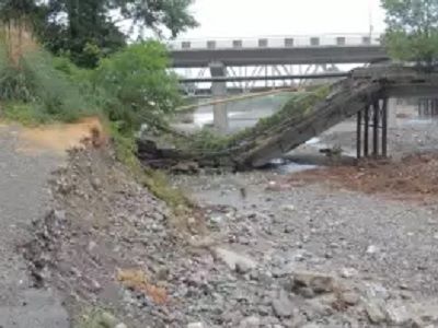 Обрушение моста в Сочи. Фото: 23.mchs.gov.ru Обрушение моста в Сочи. Фото: 23.mchs.gov.ru