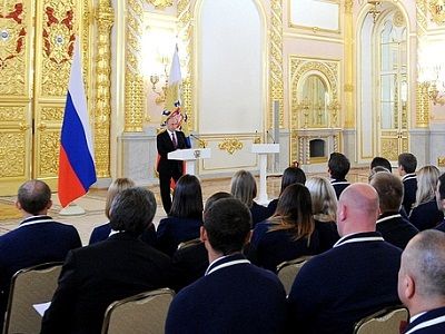 Путин на встрече с олимпийской сборной РФ. Источник - kremlin.ru Путин на встрече с олимпийской сборной РФ. Источник - kremlin.ru