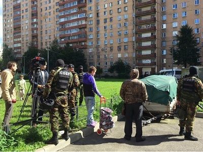 Операция ФСБ в Петербурге. Фото: "Бумага"