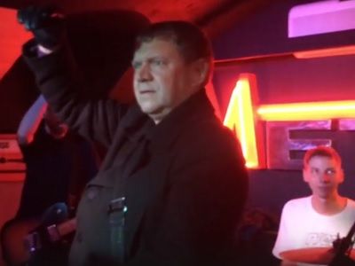 Срыв концерта панк-группы "Пасош" в Саратове. Фото: скриншот видео FURFUR Срыв концерта панк-группы "Пасош" в Саратове. Фото: скриншот видео FURFUR