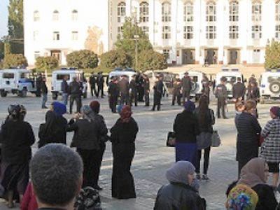 Полиция против женщин. Фото: "Черновик" Полиция против женщин. Фото: "Черновик"