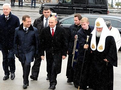 В.Путин и патриарх Кирилл (Гундяев) на открытии памятника кн. Владимиру. Источник - kremlin.ru В.Путин и патриарх Кирилл (Гундяев) на открытии памятника кн. Владимиру. Источник - kremlin.ru